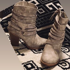 DAISY FUENTES RHINESTONE BOOTIES